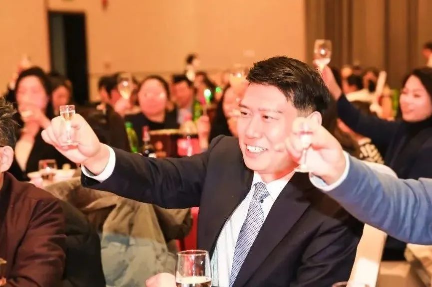 共谱华章 2024启新辰| 不朽情缘2023年会盛典顺遂举行-企业新闻-不朽情缘